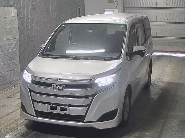 Toyota NOAH 2021 7508035-0