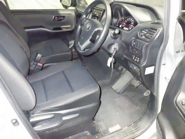 Toyota NOAH 2021 7508035-3