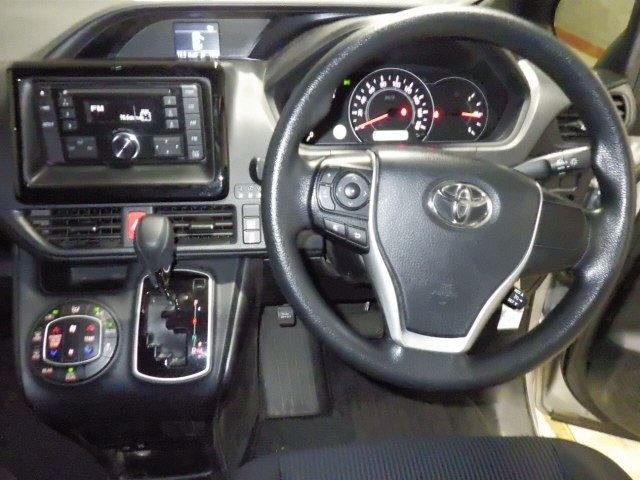 Toyota NOAH 2021 7508035-4