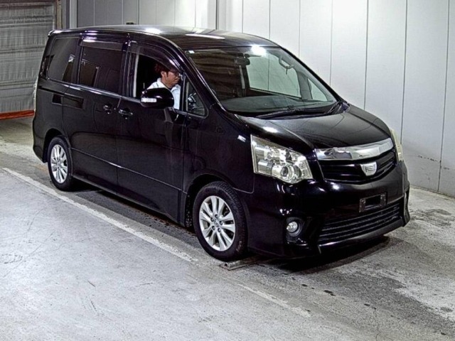 Toyota NOAH 2010 7508139-0