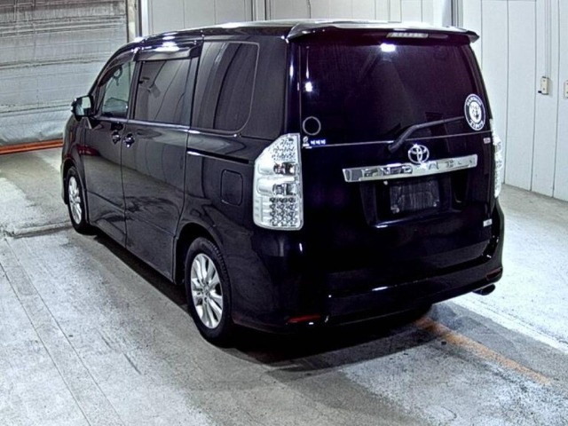 Toyota NOAH 2010 7508139-1