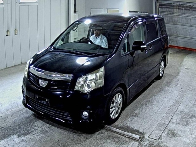 Toyota NOAH 2010 7508139-4