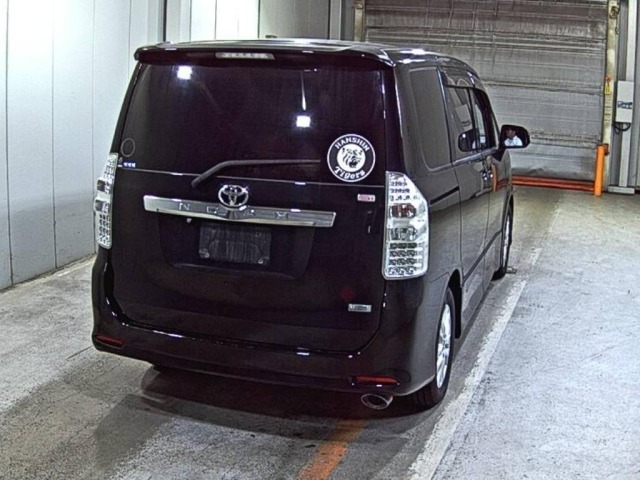 Toyota NOAH 2010 7508139-5