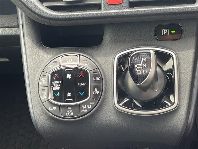 Toyota NOAH 2014 7511303-16