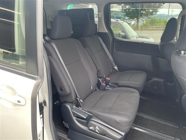 Toyota NOAH 2014 7511303-4
