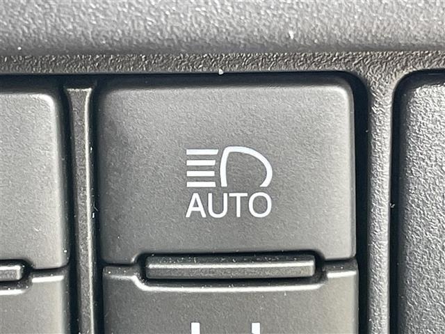 Toyota NOAH 2020 7511374-18