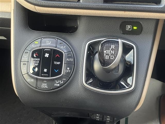 Toyota NOAH 2015 7512491-22