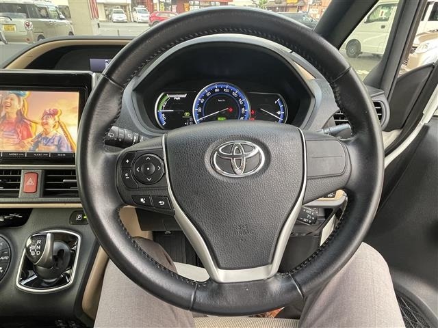 Toyota NOAH 2015 7512491-7