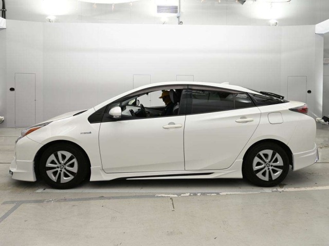 Toyota PRIUS 2016 7523782-4