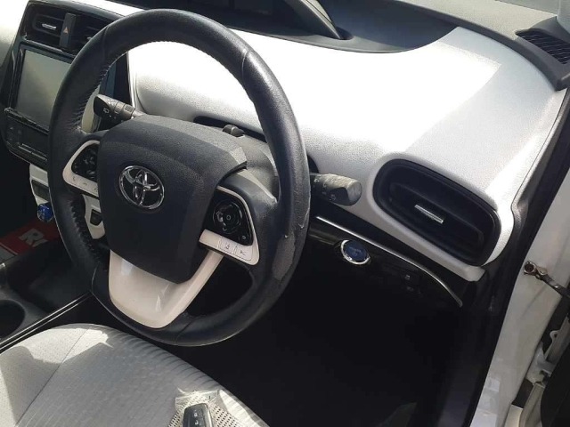 Toyota PRIUS 2016 7523782-9