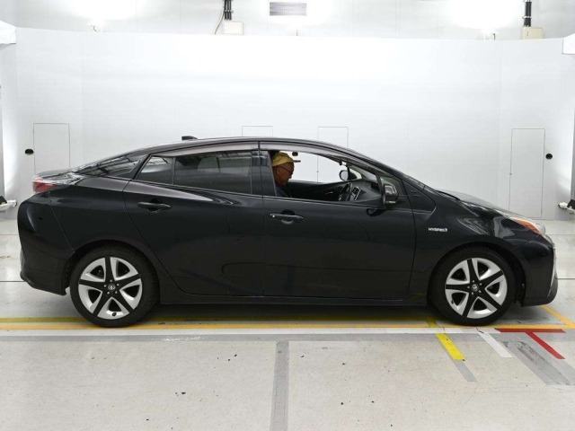 Toyota PRIUS 2016 7523790-3