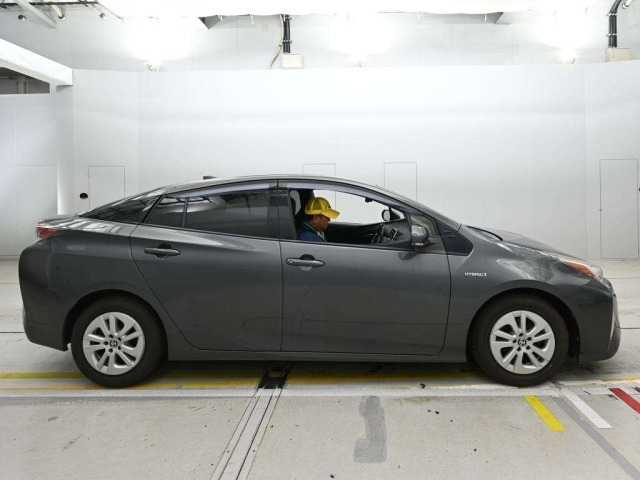 Toyota PRIUS 2019 7523799-3