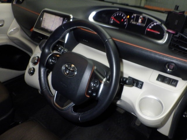 Toyota SIENTA 2016 7521812-3