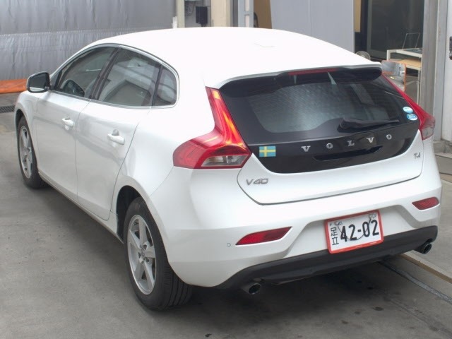 Volvo V40 2015 7494448-1