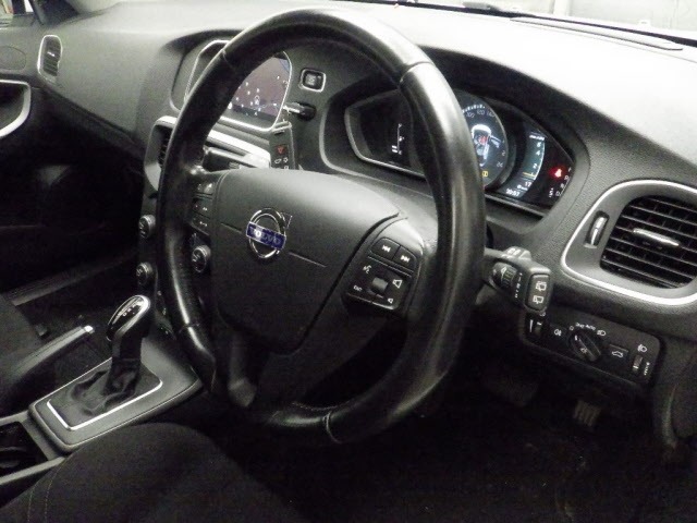 Volvo V40 2015 7494448-3
