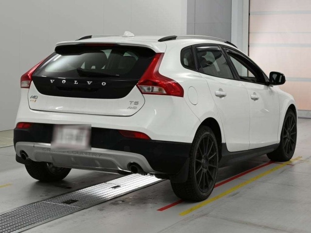 Volvo V40 2015 7494458-1