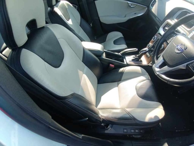 Volvo V40 2015 7494458-10