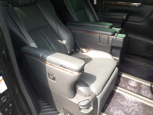 Toyota ALPHARD 2022 7525911-10
