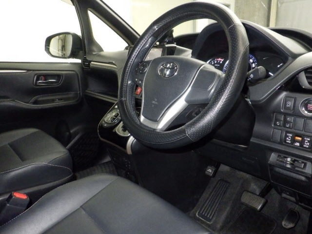 Toyota ESQUIRE 2017 7529842-3