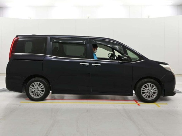 Toyota ESQUIRE 2015 7529854-3
