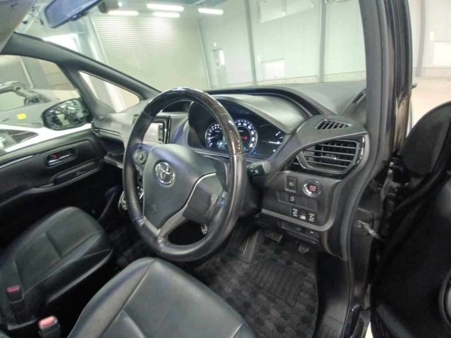 Toyota ESQUIRE 2015 7529854-9