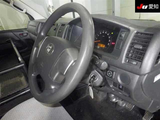 Toyota HIACE COMMUTER 2017 7524869-5