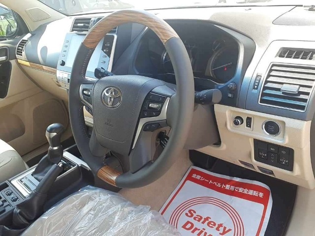 Toyota LAND CRUISER PRADO 2023 7527122-7