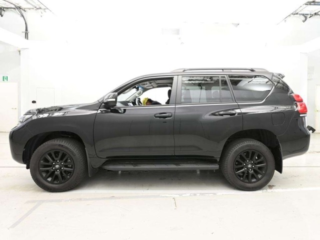 Toyota LAND CRUISER PRADO 2023 7527448-4