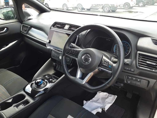 Nissan LEAF 2021 7530761-7