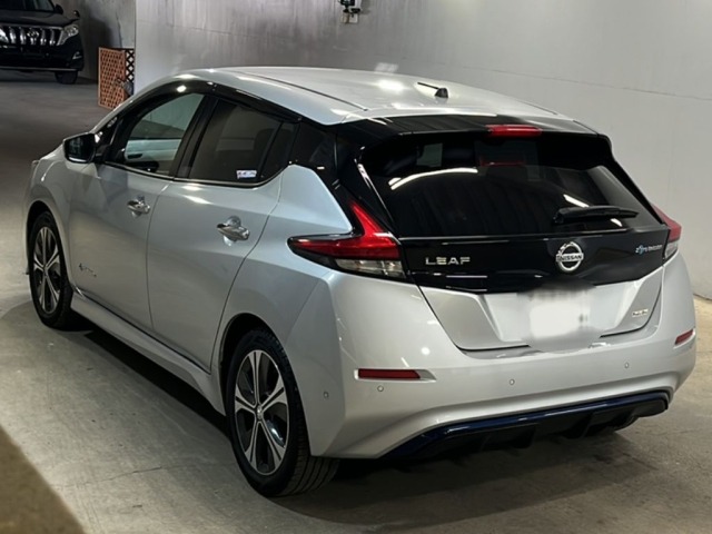 Nissan LEAF 2018 7530802-1