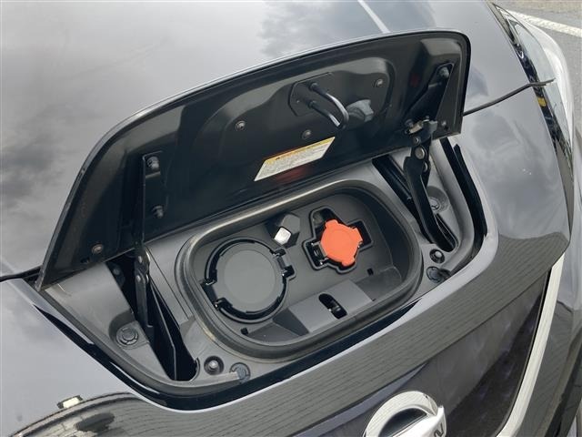 Nissan LEAF 2021 7531019-19