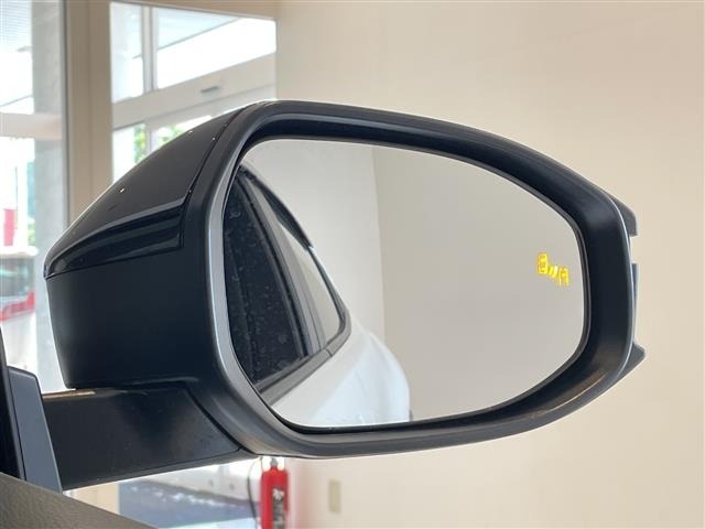 Toyota PRIUS 2024 7526282-9