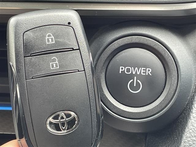 Toyota PRIUS 2023 7526308-9