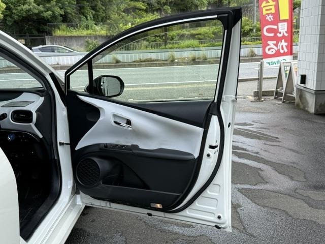 Toyota PRIUS 2017 7526581-6