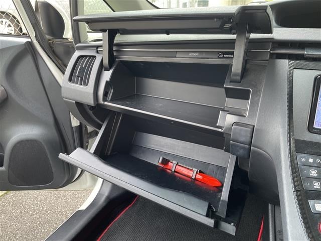 Toyota PRIUS 2014 7526608-11
