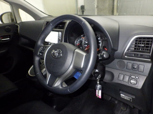 Toyota RACTIS 2011 7539411-3