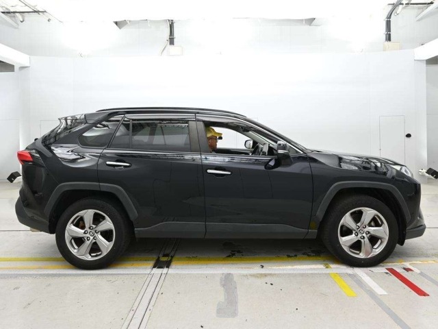 Toyota RAV4 2021 7539089-3