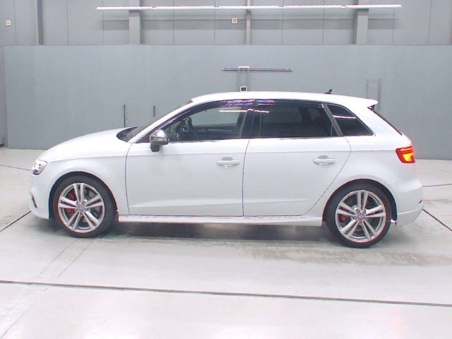 Audi S3 2019 7540954-4