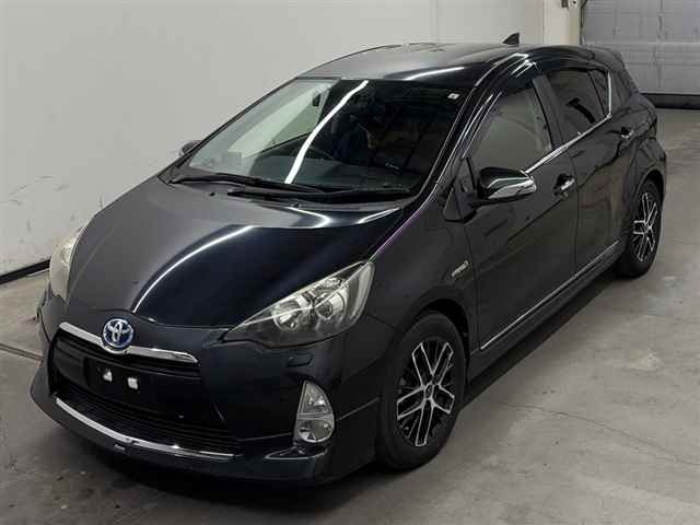 Toyota AQUA 2013 7553803-4
