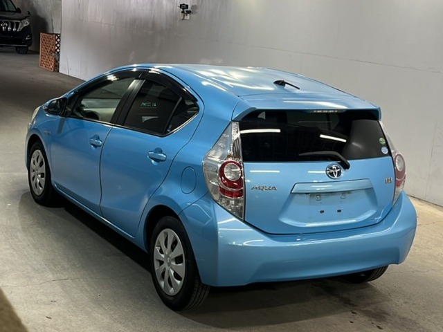 Toyota AQUA 2012 7553976-1