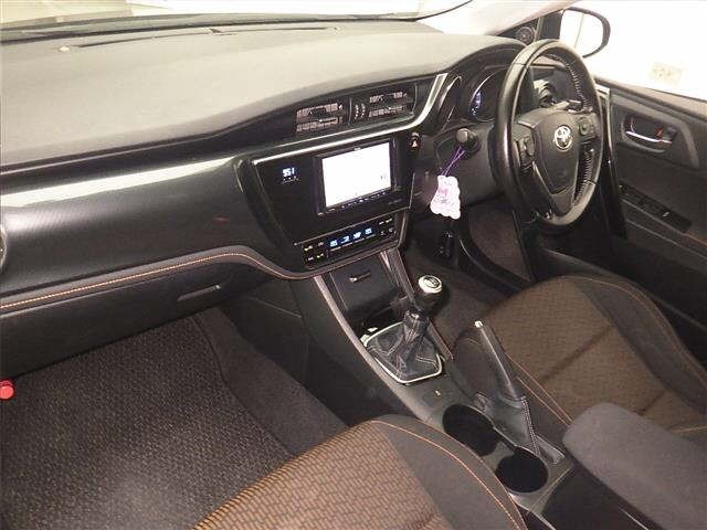 Toyota AURIS 2015 7557338-4
