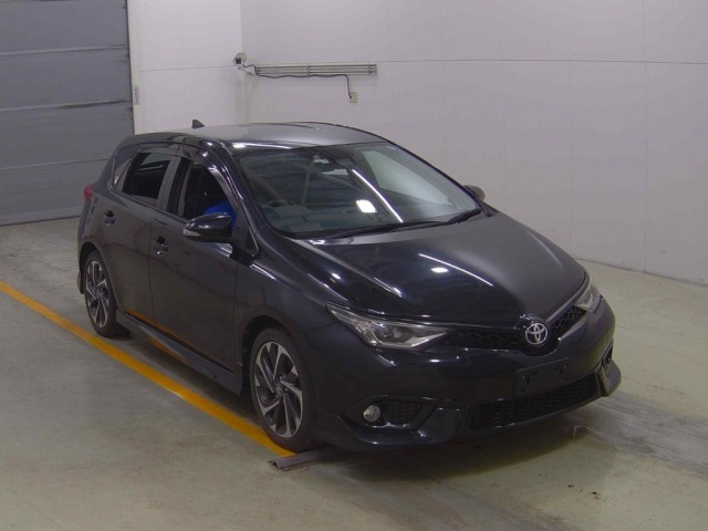 Toyota AURIS 2017 7557341-0