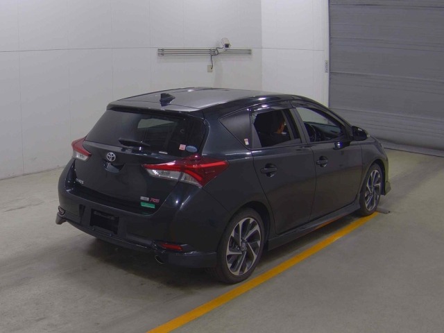 Toyota AURIS 2017 7557341-4