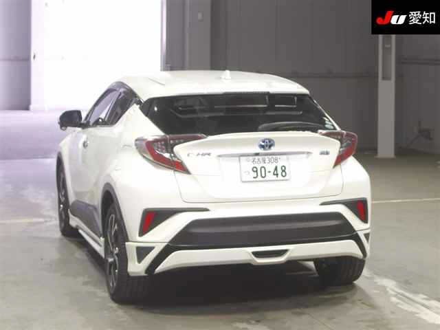 Toyota C-HR 2018 7558112-1