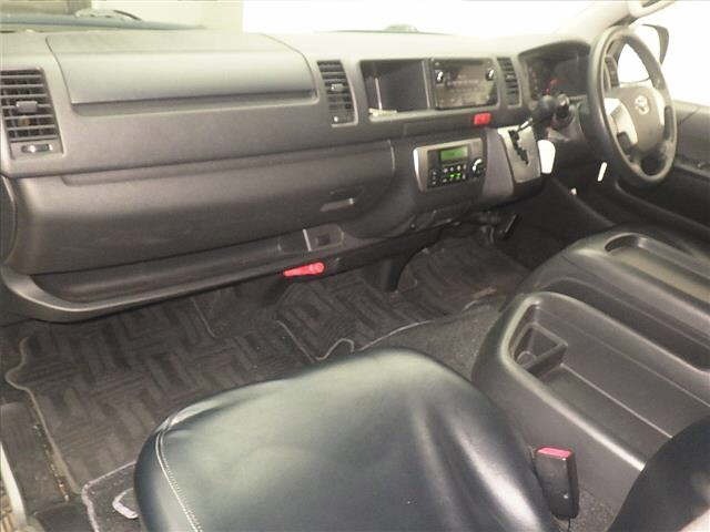 Toyota HIACE COMMUTER 2016 7564190-4
