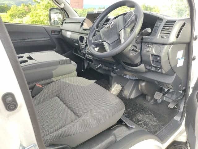 Toyota HIACE VAN 2026 7561241-3