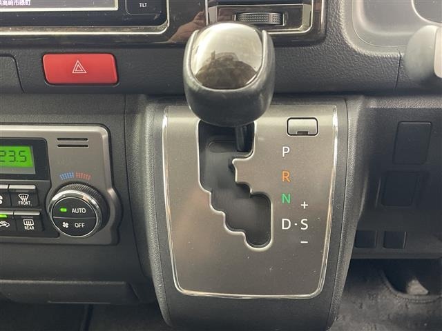 Toyota HIACE VAN 2017 7561418-5