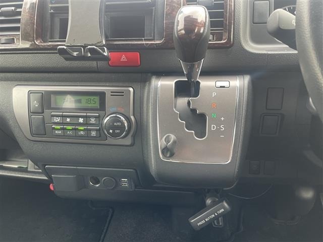 Toyota HIACE VAN 2019 7561443-11