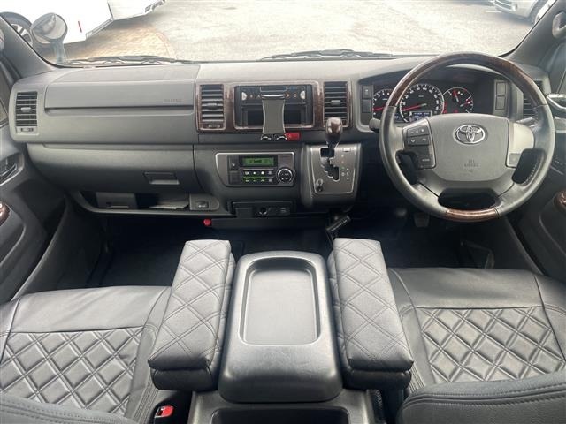 Toyota HIACE VAN 2019 7561443-15