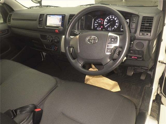 Toyota HIACE VAN 2022 7561684-3